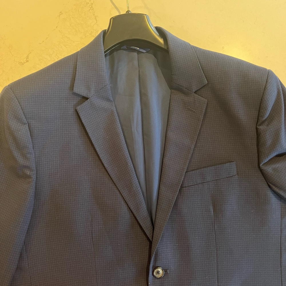 Easter suit, men’s suit navy check pattern Worn once.